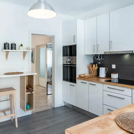Nook Beach House 3*