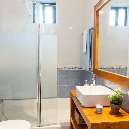 Nook Beach House 3*