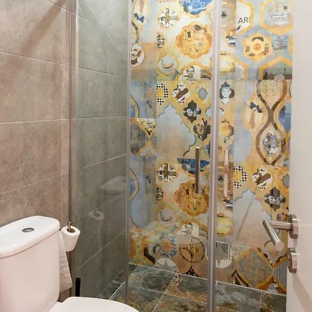 Nook Beach House 3*