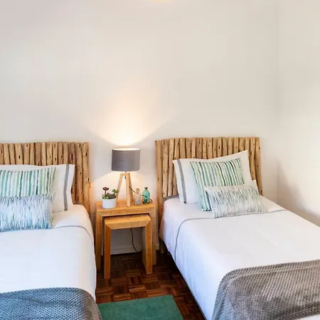 Nook Beach House 3*
