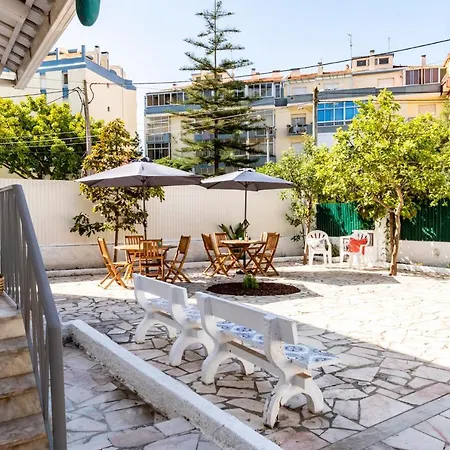 Nook Beach House 3*