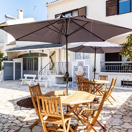 Nook Beach House 3*
